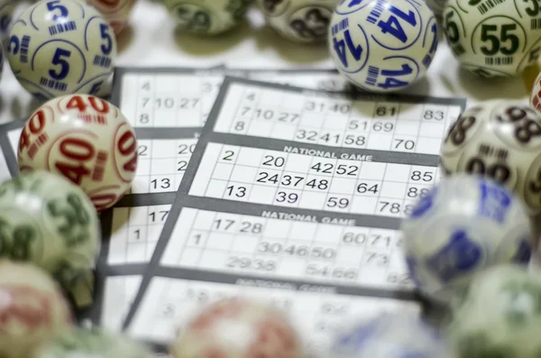 Renkli bingo topları