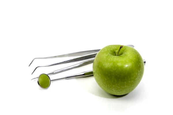Pomme avec outils dentaires Images De Stock Libres De Droits