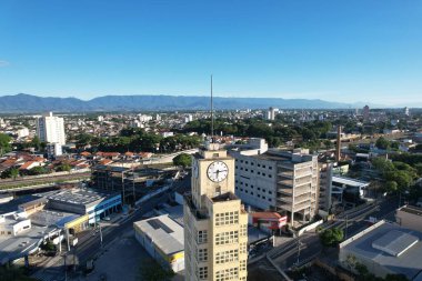 11 Kasım 2025 Taubate SP, Brezilya Tepesinde saat olan bir savaş kulesi. Yüksek kalite fotoğraf