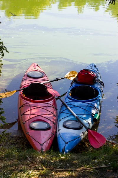 Kajak im offenen Wasser. — Stockfoto