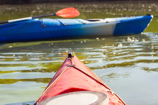 Kajak im offenen Wasser. — Stockfoto