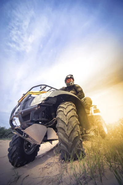 Renn-Atv ist Sand. — Stockfoto