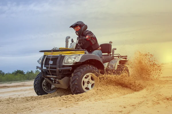 Racing ATV is sand. — Stock Photo, Image