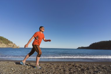 Yaz aylarında çalışan adam güzel bir konumda. 