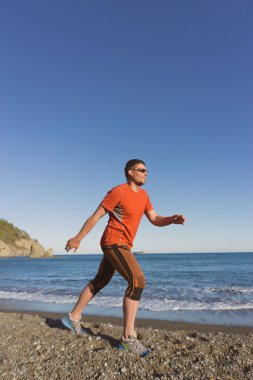 Yaz aylarında çalışan adam güzel bir konumda. 