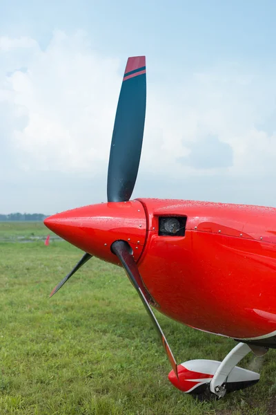 A parte da frente da aeronave com uma hélice . — Fotografia de Stock