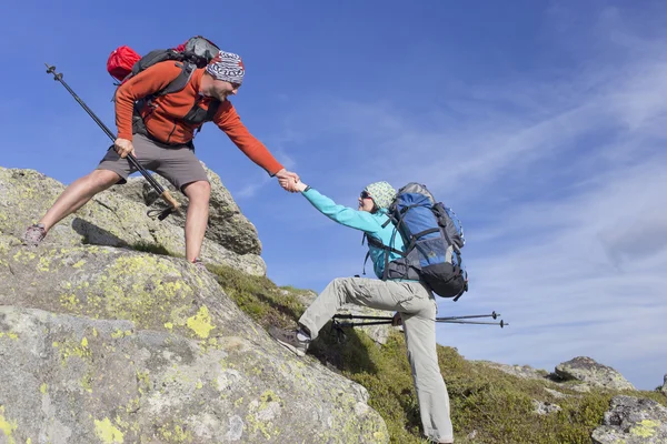 Help, ondersteuning en hulp in een gevaarlijke situatie. — Stockfoto