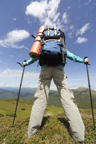 Summer hiking in the mountains with a backpack . — Stock Photo, Image