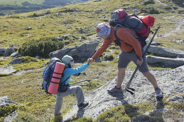 Hjälp, stöd och hjälp i en farlig situation. — Stockfoto