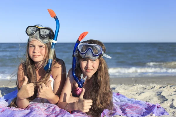 Girl with mask and snorkel for scuba diving. — Stock Photo, Image