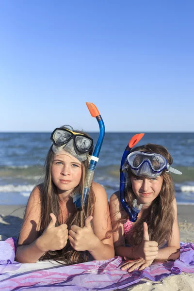 Chica con máscara y snorkel para el buceo . —  Fotos de Stock