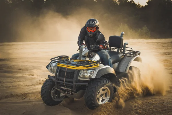 Racing ATV in the sand. — Stock Photo, Image
