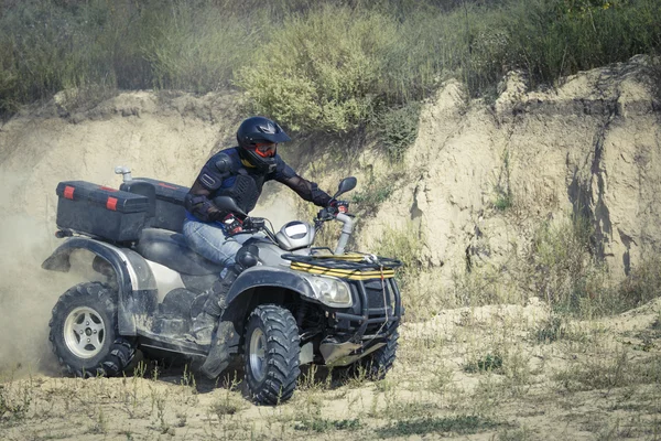 Racing Atv a homok. — Stock Fotó