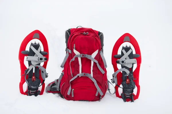 Ausrüstung für eine Wanderung im Winter. — Stockfoto