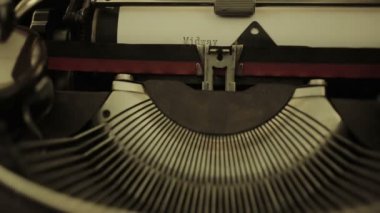 eski olivetti daktilo: mekanizması, kağıt, yazma, yazarak, harfler, anahtarları, makro