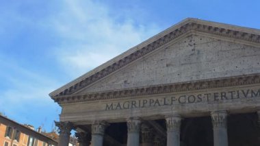 Pantheon ön cephe