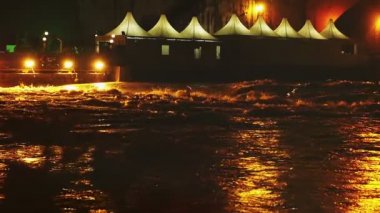 gece boyunca nehir Roma'da seli