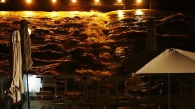 gece boyunca nehir Roma'da seli