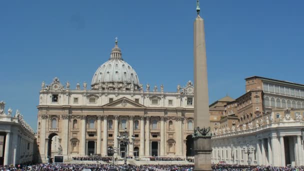 San Pedro Plaza de la cacerola con fuente. Moción lenta- Roma, Italia, 12 de mayo de 2015 — Vídeos de Stock