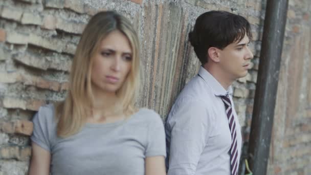 Paar crisis: fight, verlaten, partners, echtscheiding, scheiding, schending — Stockvideo