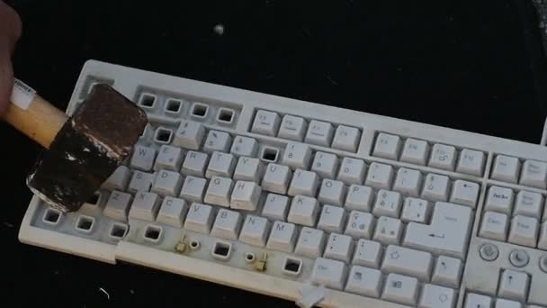 Man destroying keyboard — Stock Video