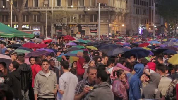 Rome, Italië, mei 1,2015 - schijnwerpers inchecken rock muziek concertpodium — Stockvideo