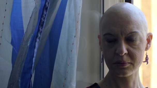 Solitude d'une femme atteinte de cancer : portrait, maladie, peur, chimiothérapie — Video