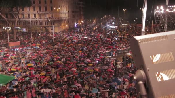 Pessoas durante o primeiro concerto maio — Vídeo de Stock