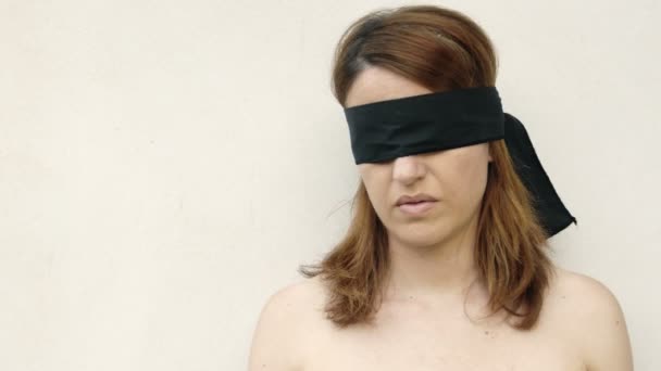 Beautiful blindfolded woman — Stock Video