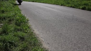 Motosiklet süren adam.