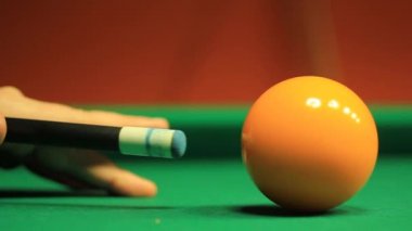 9-pin Bilardo oynayan insanlar