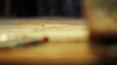 Profesyonel sanatçı manzara üzerinde çalışma