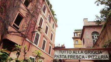 Roma'nın resimsel eski sokak