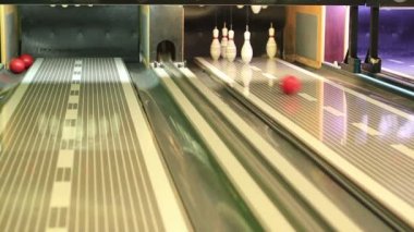 Bowling topu iğne isabet