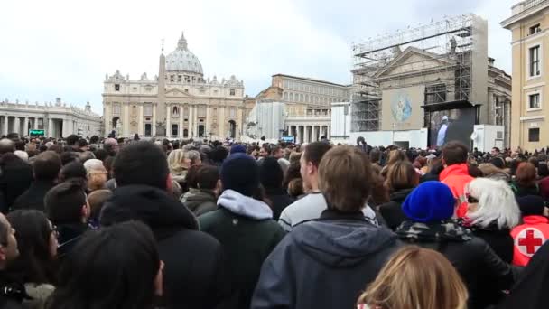 Multitud en la Plaza de San Pedro — Vídeos de Stock