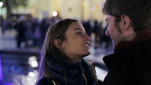 Young couple hugging with fountain on background at night — ストック動画