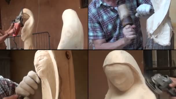 Skulptør som arbeider med en trestatue – stockvideo