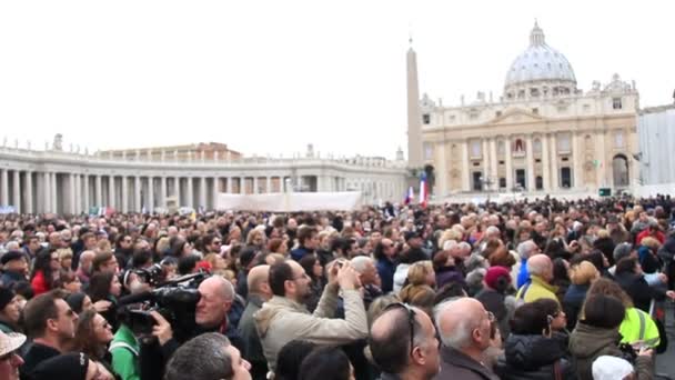 Crowd in Saint Peter's Square Royalty Free Stock Video