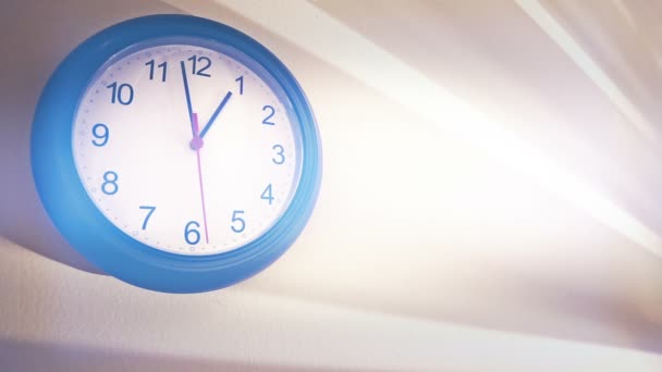 Reloj marcando en tiempo real — Vídeos de Stock