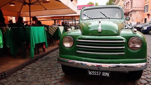 Vintage car for alleys of Trastevere — Stock Video