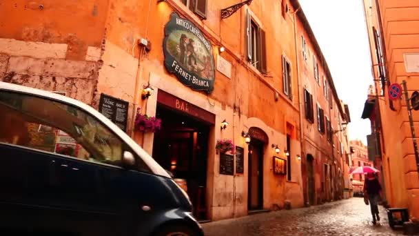 Calle típica de Roma, Italia. Edificios coloridos - Trastevere — Vídeos de Stock