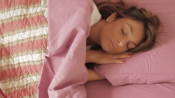 Beautiful woman sleeping in bed — Stock Video