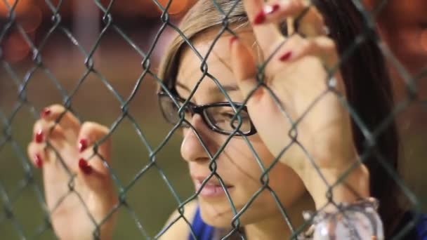 Menina triste em óculos — Vídeo de Stock
