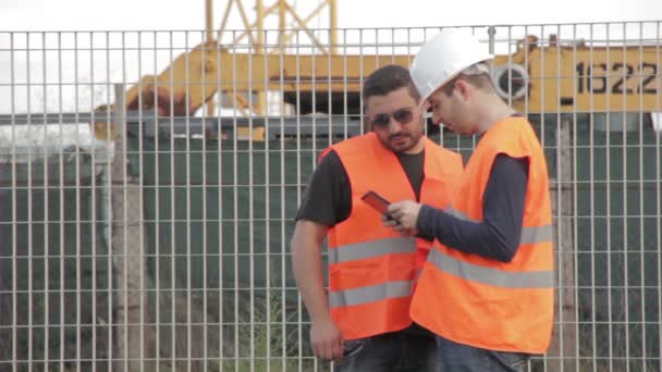 Construction people using electronic tablet on site — Stock Video