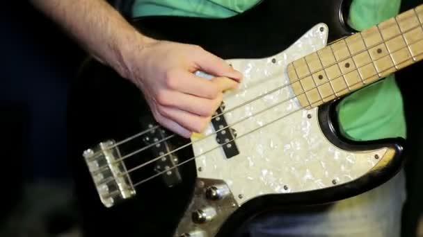 Electrical bass guitar in male hands — Stock Video