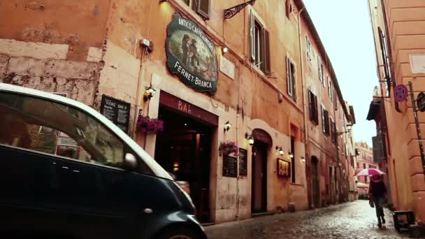 Живописная старая улица Рима — стоковое видео