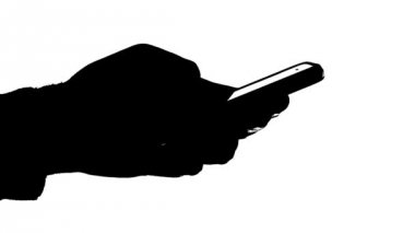 Akıllı telefon holding eller silüeti