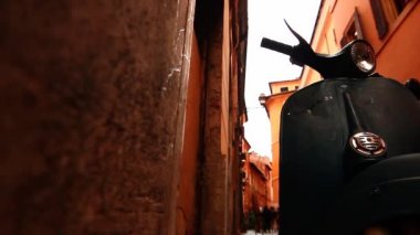 tipik İtalyan kara ördek Roma, trastevere Piaggio Vespa