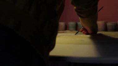 Profesyonel sanatçı manzara üzerinde çalışma