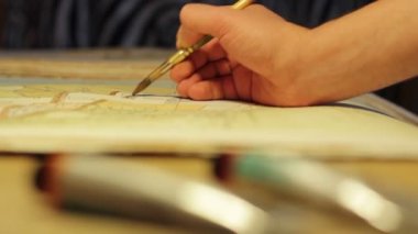 Profesyonel sanatçı manzara üzerinde çalışma